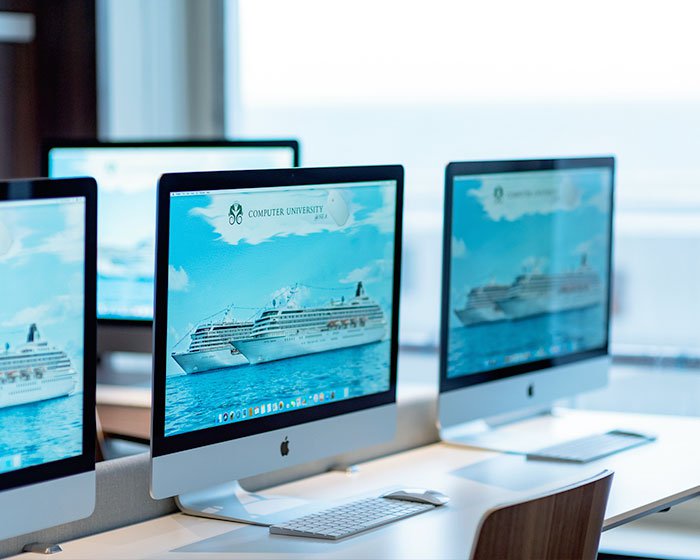 Crystal Cruises - Crystal Serenity - Computer University at Sea 2.jpg